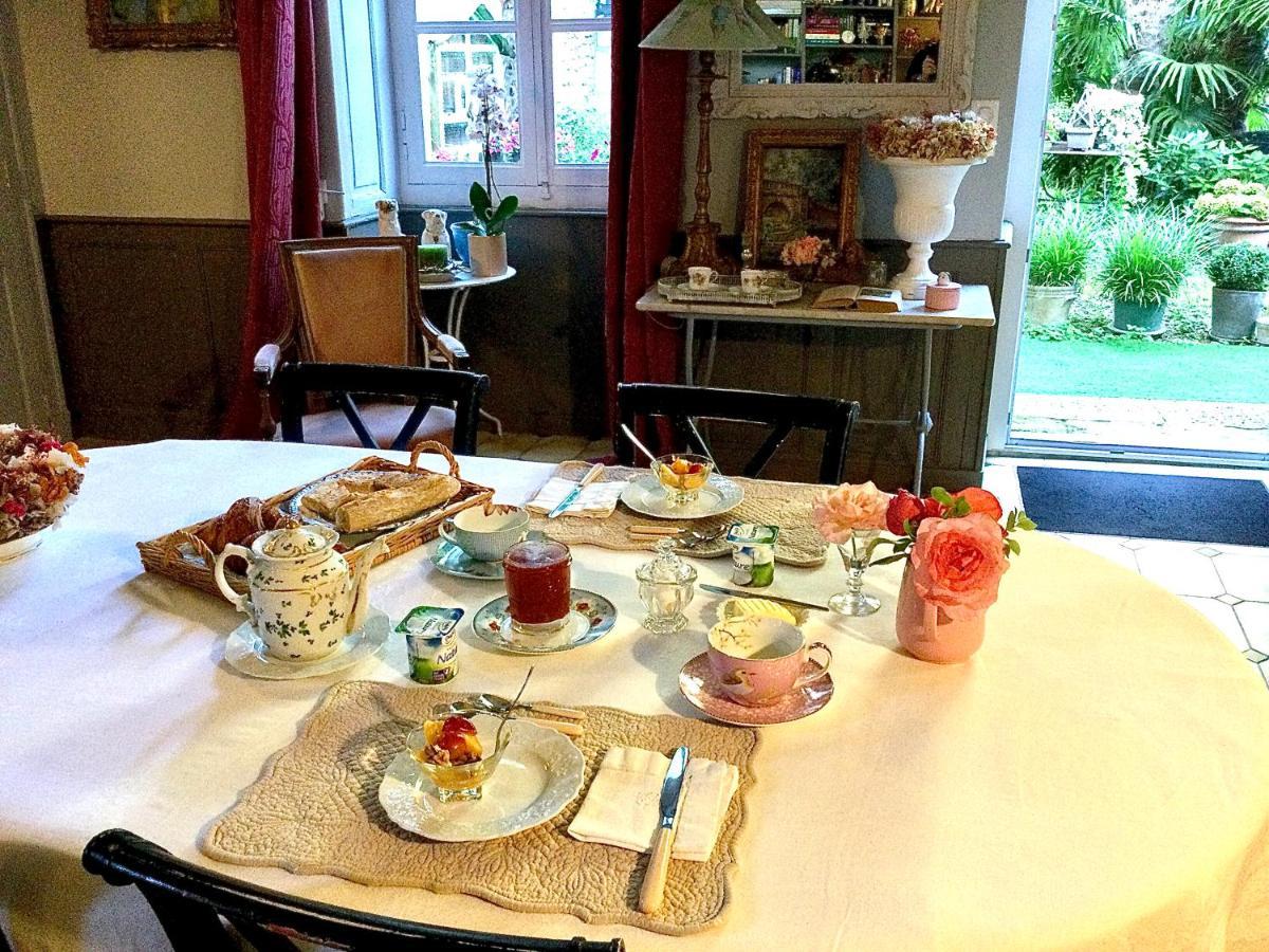 L'Orangerie Du General Bed and Breakfast Saint-Jean-dʼAngély Eksteriør billede